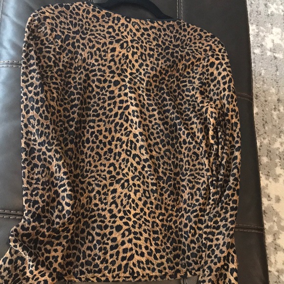 HOST PICK 9/1 TOPS - Express Leopard Top - Picture 10 of 10